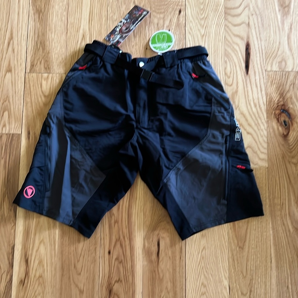 Endura Hummvee Short II- Men’s medium, NWT